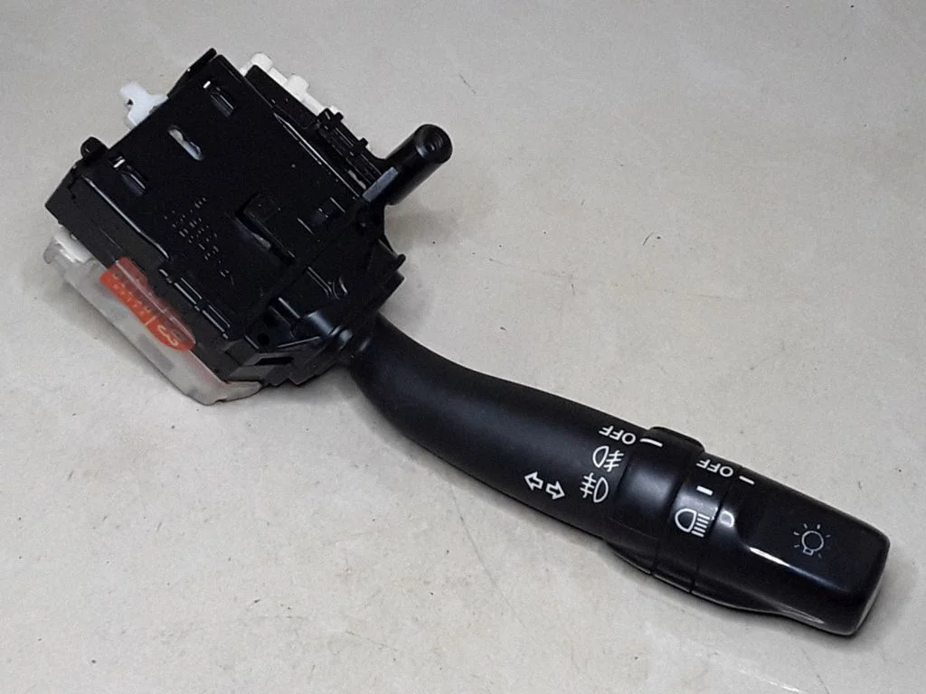 Indicator stalk – Toyota Avensis T250 (2006-2009)