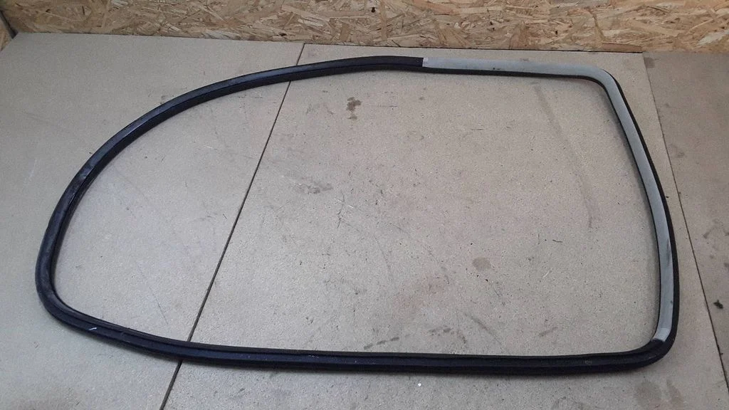 Rubber seal rear door – Volkswagen Passat B5.5 (2001-2005)