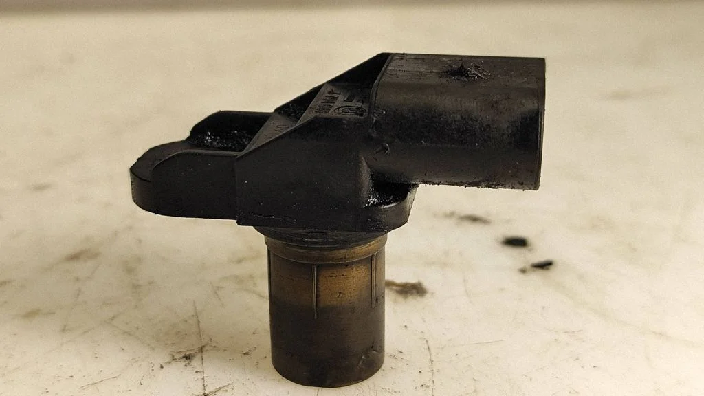 Camshaft position sensor 7794646