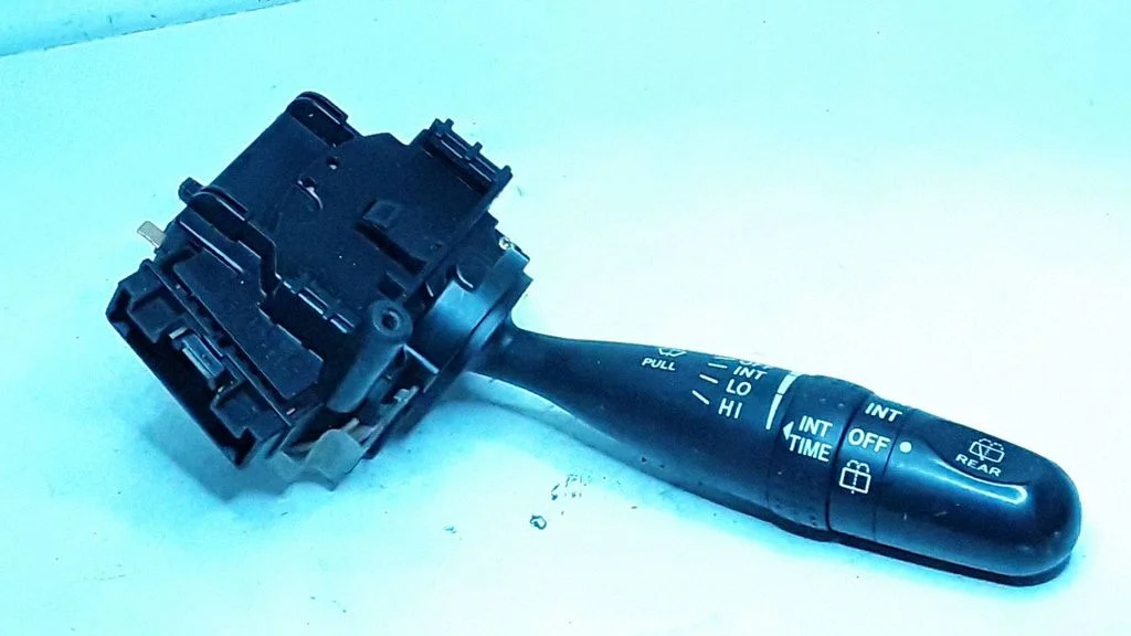 Wiper control stalk – Toyota Matrix (E130) (2001-2008)