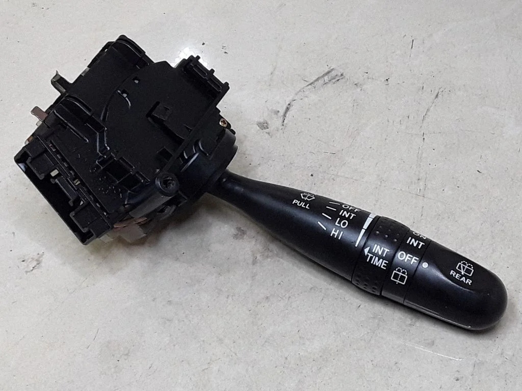 Wiper control stalk – Toyota Matrix (E130) (2001-2008)