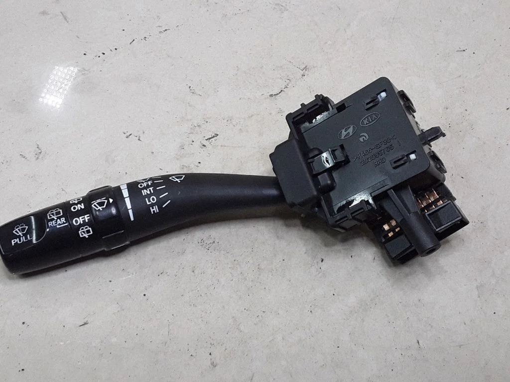 Wiper control stalk – Hyundai Santa Fe (2006-2012)