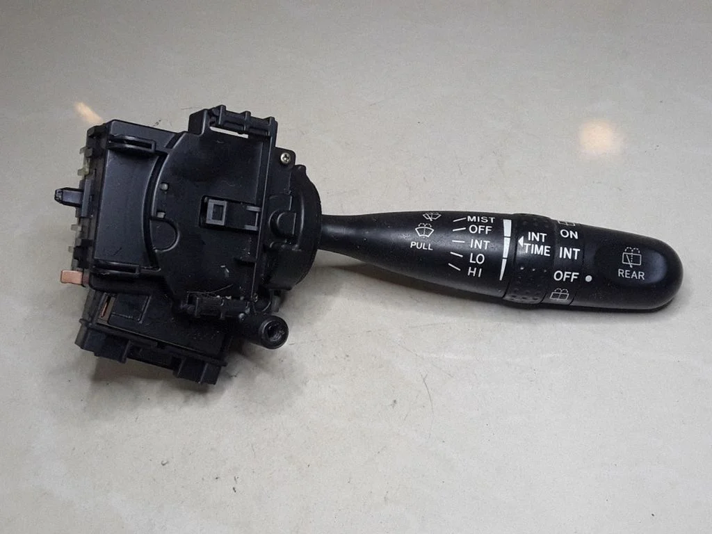 Wiper control stalk – Toyota Corolla Verso E121 (2001-2004)