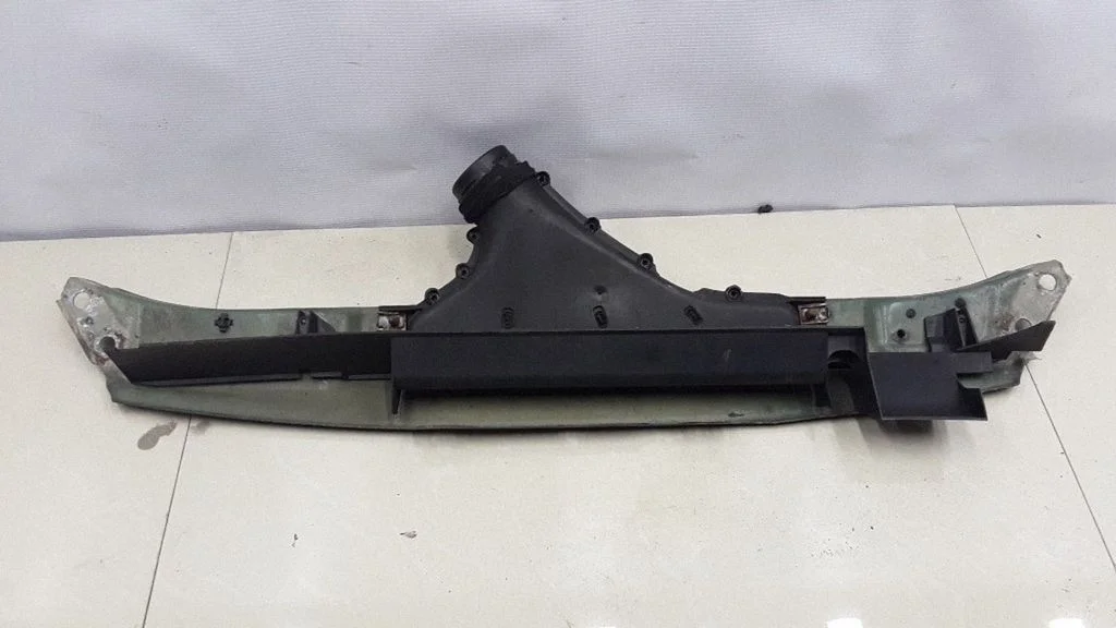Top upper radiator support slam panel 8200233854 – Renault Scenic I (1996-2003)