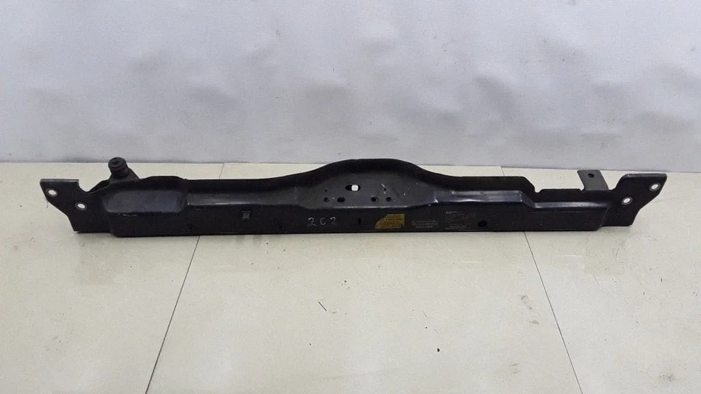 Top upper radiator support slam panel – Chrysler Grand Voyager III (1995-2000)