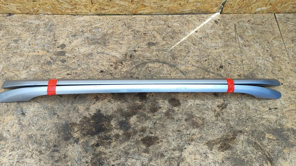 Roof bar rail – Toyota Avensis T250 (2003-2006)