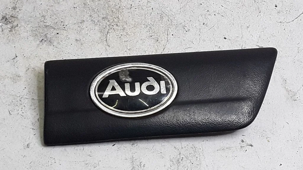 Poritiiva iluliist (molding) – Audi 100 S4 C4 (1990-1995)
