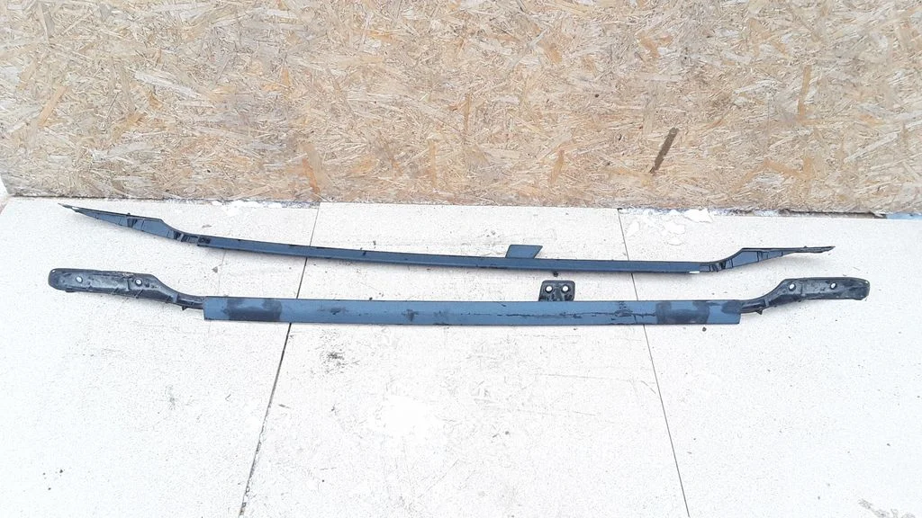Roof bar rail – Toyota Avensis T250 (2003-2006)