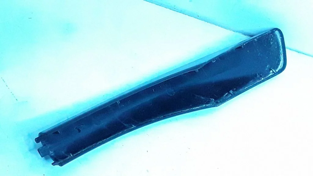 Roof bar rail – Toyota Matrix (E130) (2001-2008)