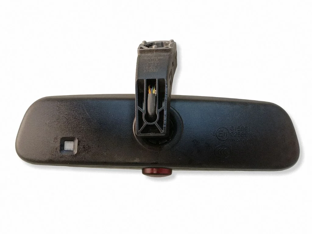 Rear view mirror (interior) E11025891