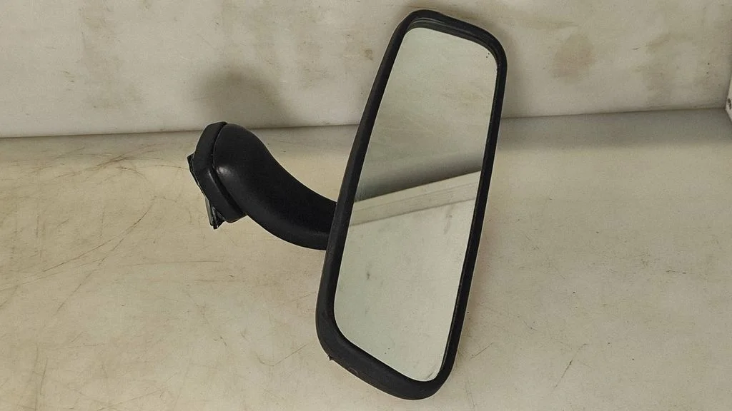 Rear view mirror (interior) E4012141