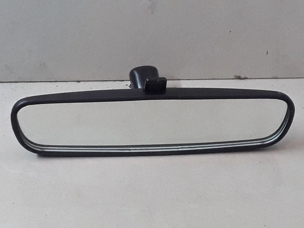 Rear view mirror (interior) E30153647