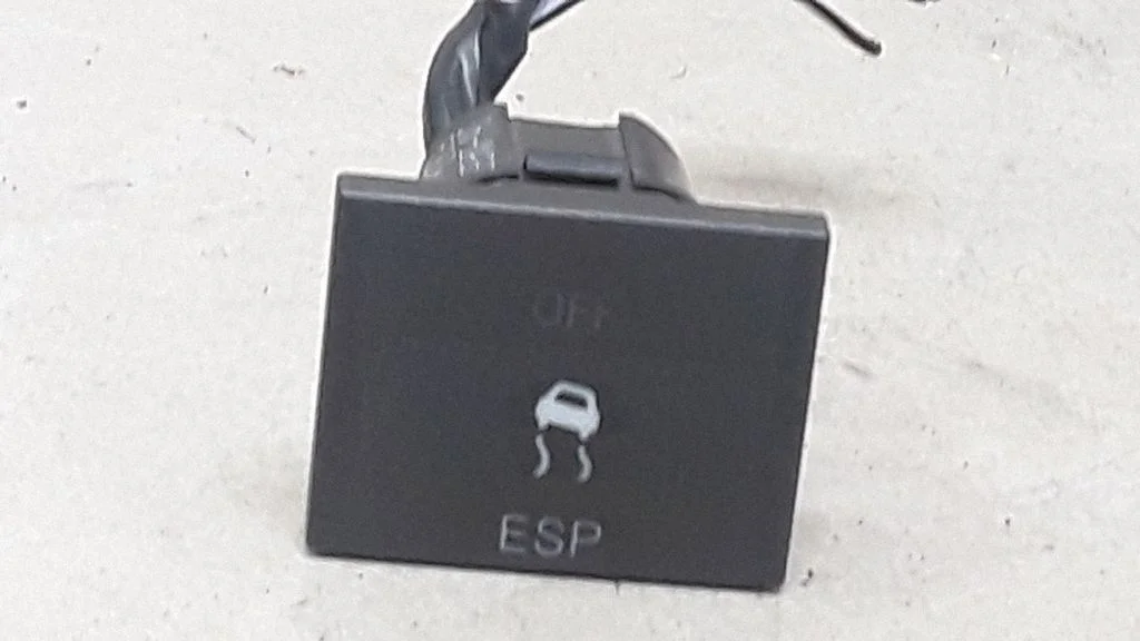 ESP (stability program) switch – Ford Focus C-MAX (2003-2010)