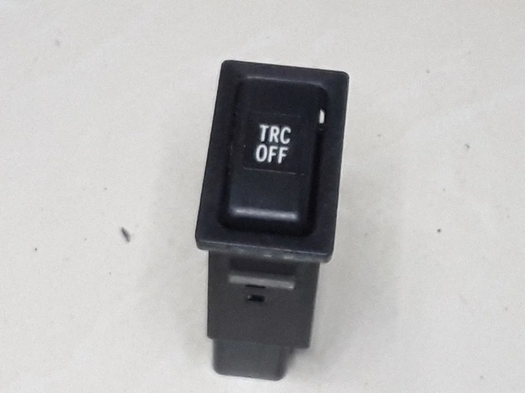 ESP (stability program) switch – Toyota Avensis T250 (2003-2006)