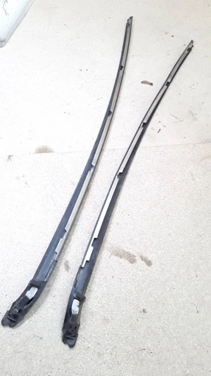 Listwa szyby przedniej – Toyota Avensis T250 (2003-2006)