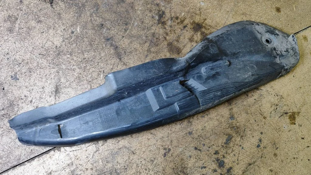 Fender end trim 1Q0821112A – Volkswagen Eos (2006-2010)