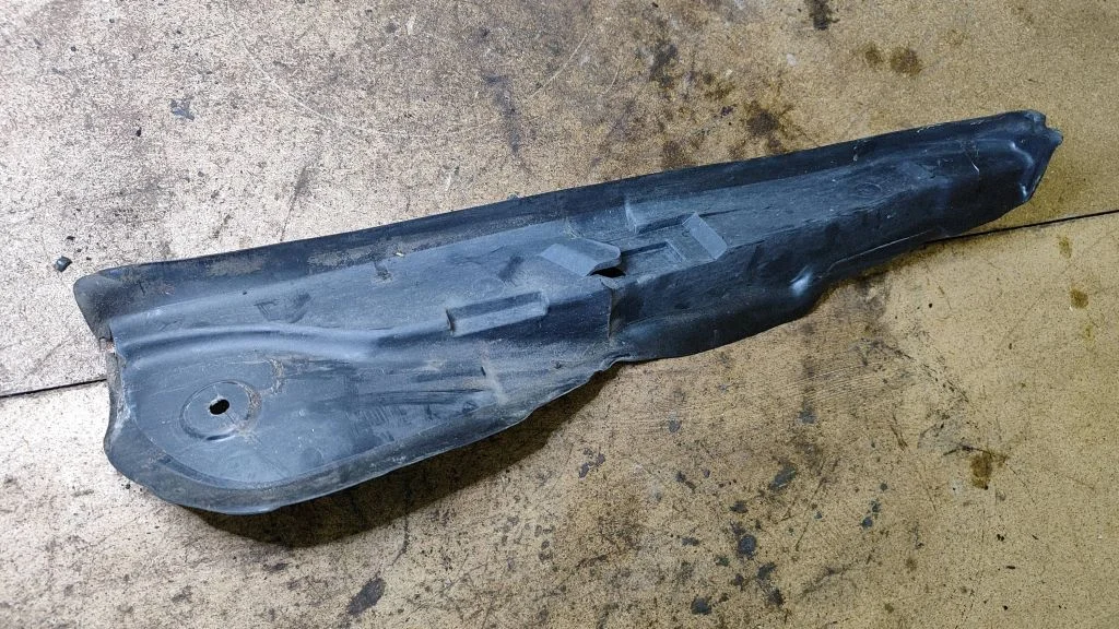 Fender end trim 1Q0821111A – Volkswagen Eos (2006-2010)