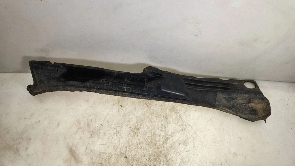 Fender end trim 5386605021