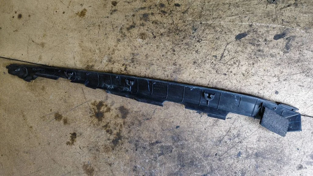 Poritiiva otsaliist – Lexus IS 220D-250-350 (2006-2013)