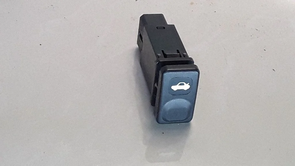 Tailgate opening switch 970924