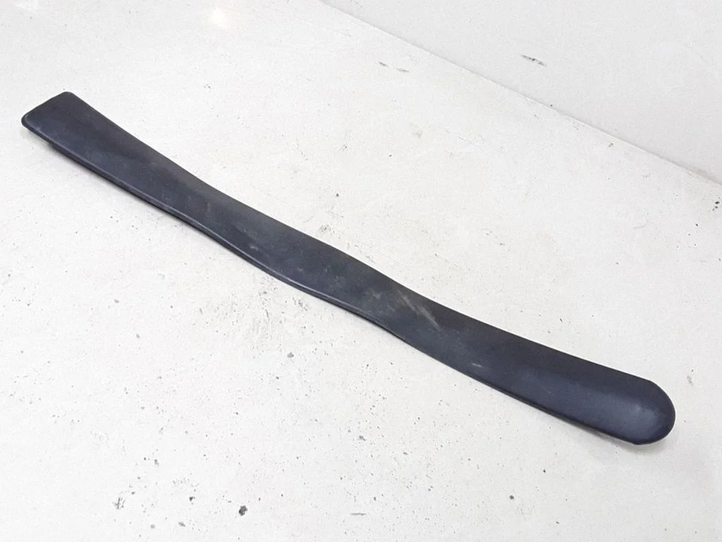 Rear fender molding trim 9227277