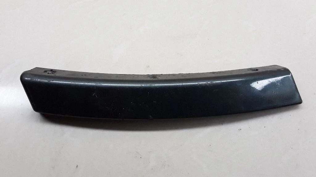 Moldings uz aizmugurējā spārna 5EY89TRIM