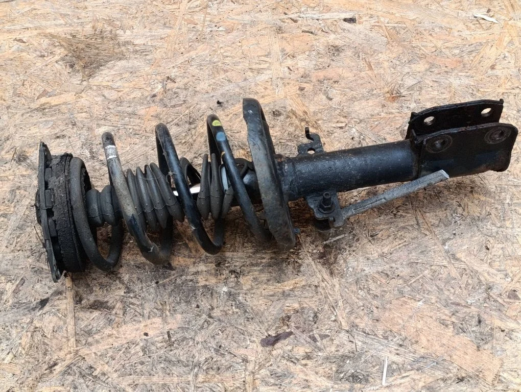 Front shock absorber with coil spring 543022646R