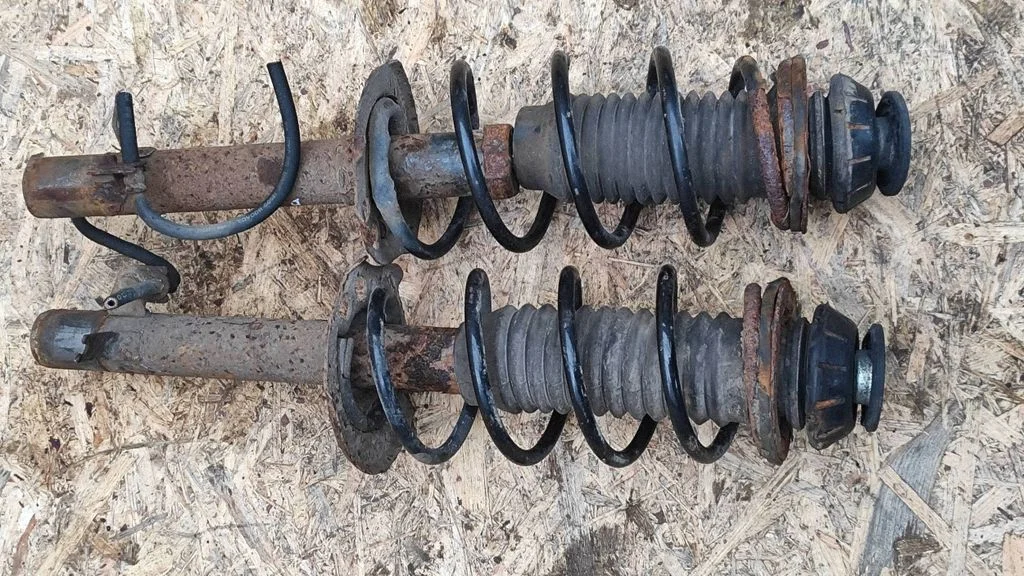 Front shock absorber with coil spring – Toyota Aygo AB10 (2005-2014)