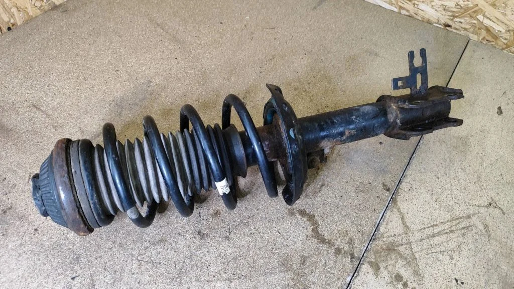 Front shock absorber with coil spring