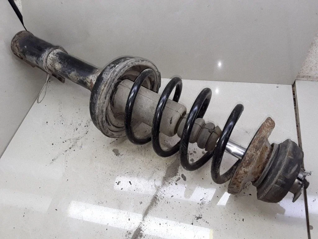 Front shock absorber with coil spring