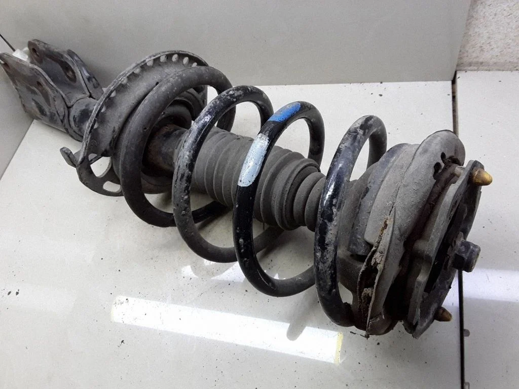 Front shock absorber with coil spring