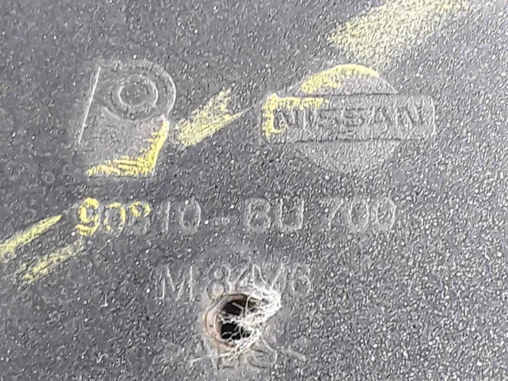Tagaluugi numbrivalgustuse liist – Nissan Almera N16 (2000-2010)