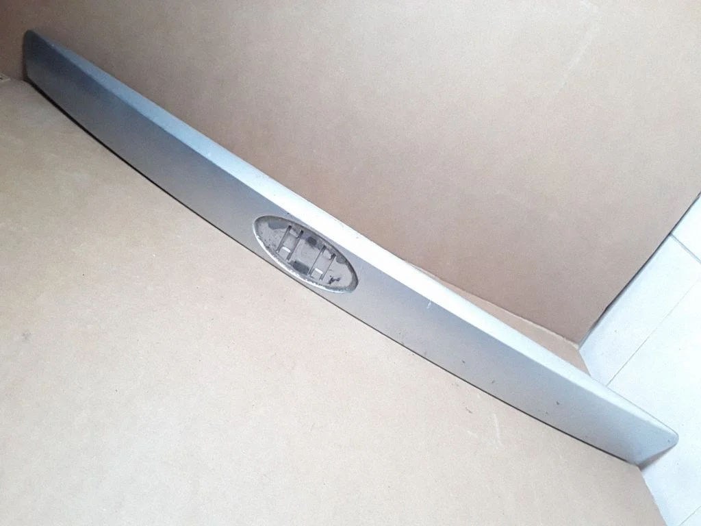 Tagaluugi numbrivalgustuse liist – Ford Mondeo Mk III (2000-2007)