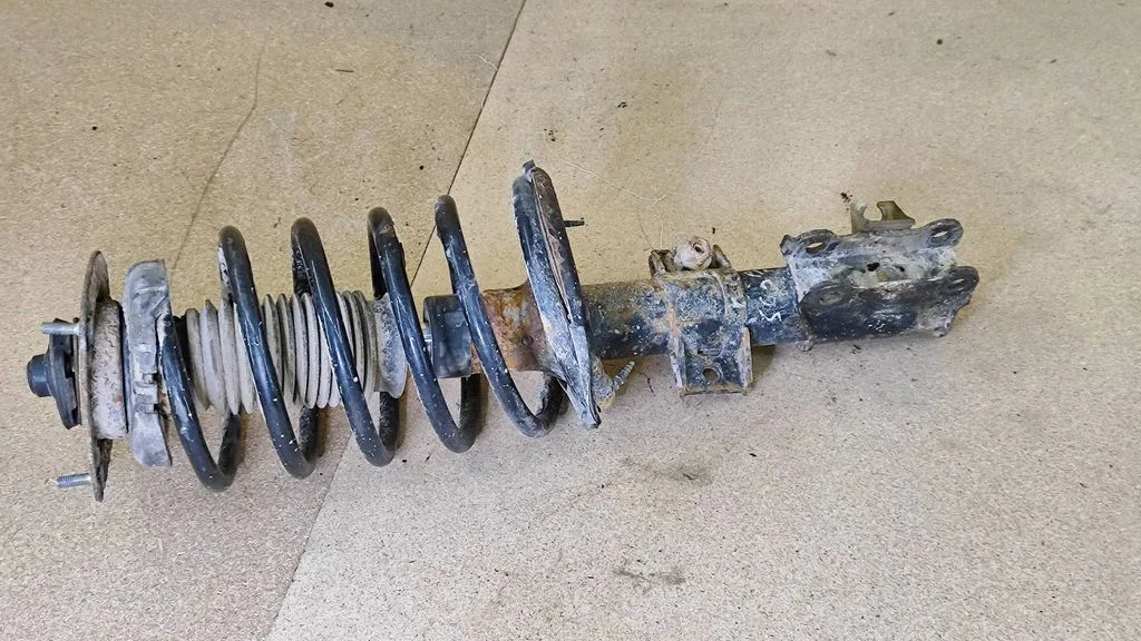 Front shock absorber with coil spring – Volvo S60 (2001-2004)