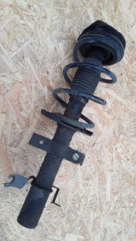 Front shock absorber with coil spring