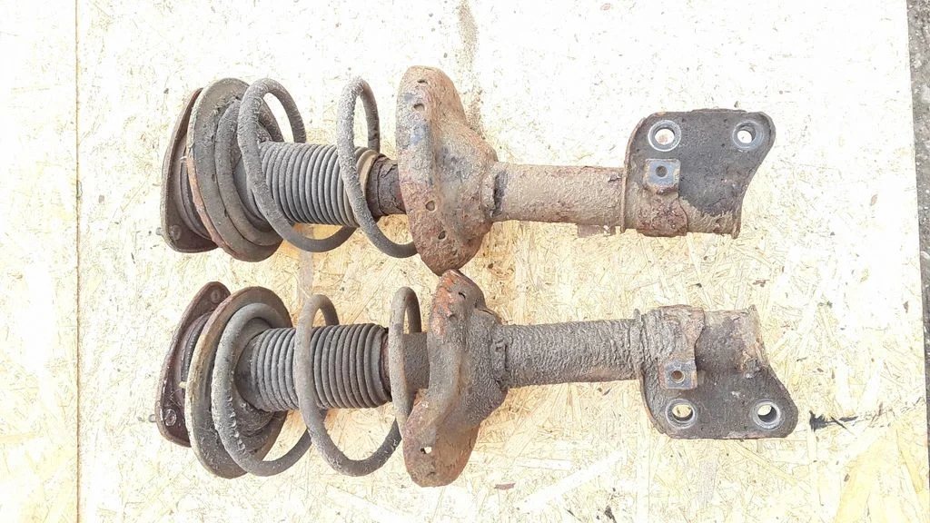 Front shock absorber with coil spring