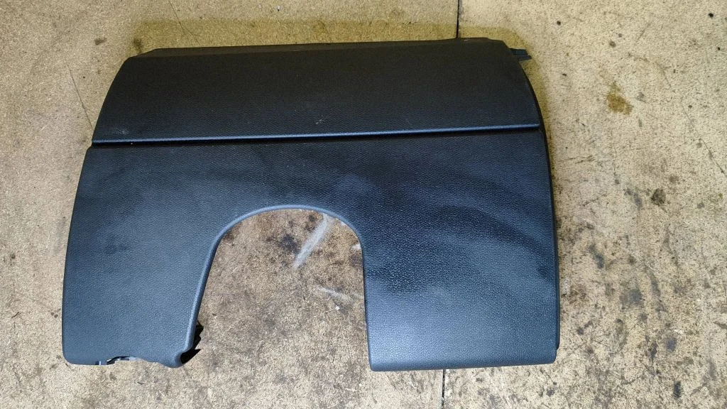 Panel trim 9811008