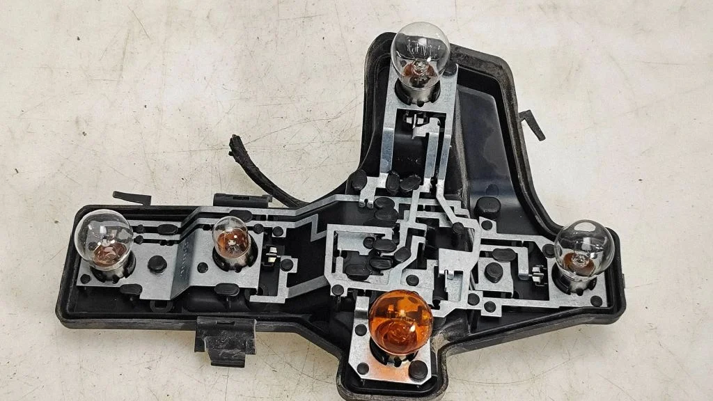Pokrywa oprawki lampy tylnej – Volkswagen Touran I (2003-2010)