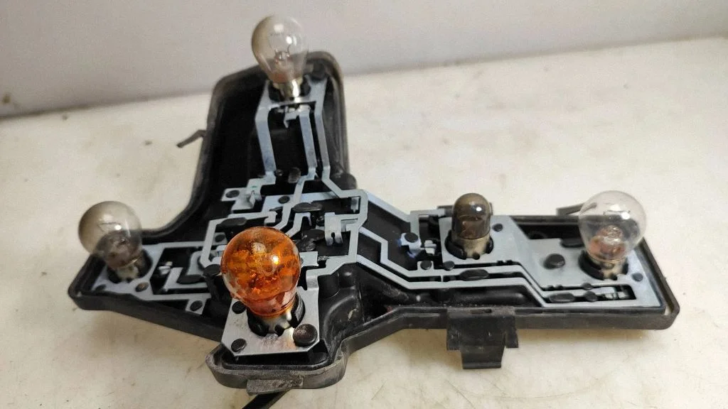 Pokrywa oprawki lampy tylnej – Volkswagen Touran I (2003-2010)