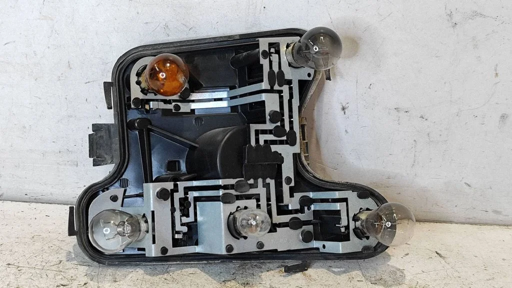 Pokrywa oprawki lampy tylnej – Audi A4 S4 B6 8E 8H (2001-2005)