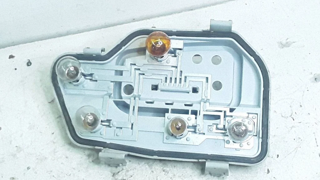Pokrywa oprawki lampy tylnej – Volkswagen Polo (2002-2005)