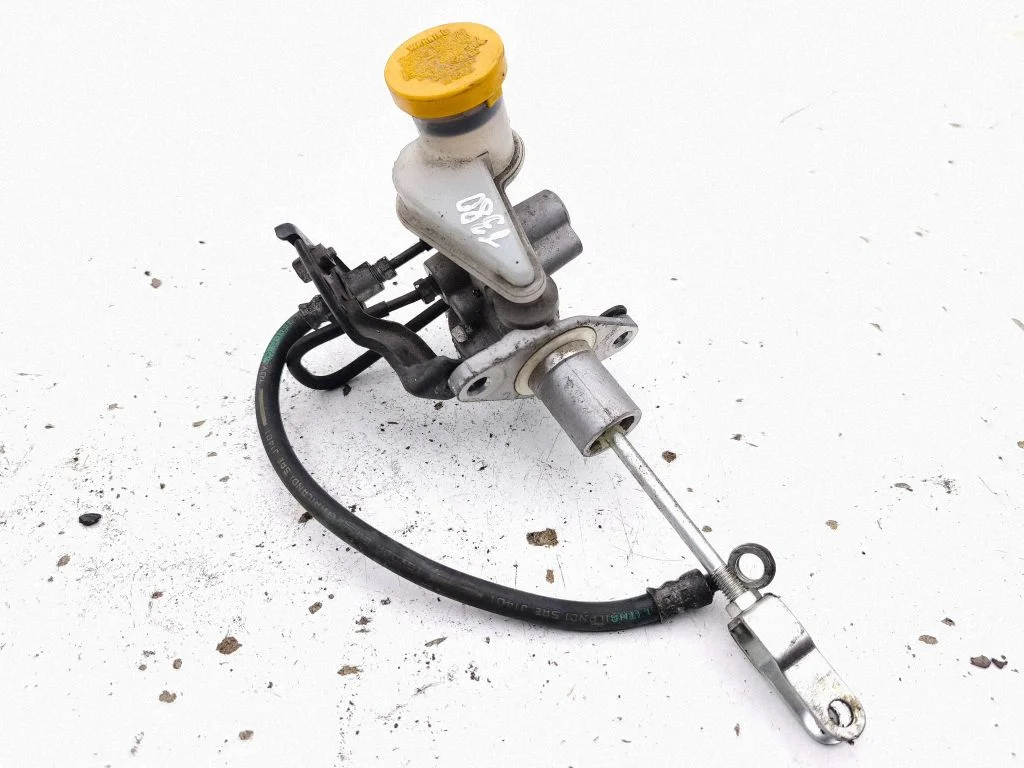 Master brake cylinder