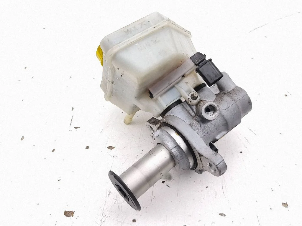 Master brake cylinder – Porsche Cayenne (92A) (2010-2017)