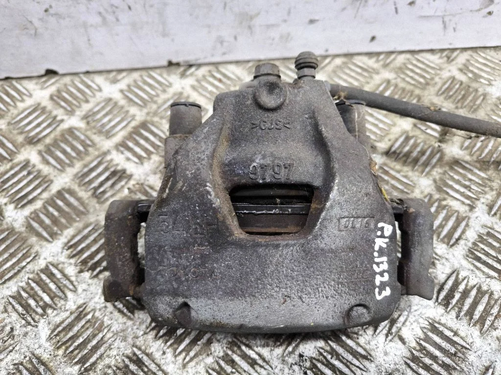 Front brake caliper – left