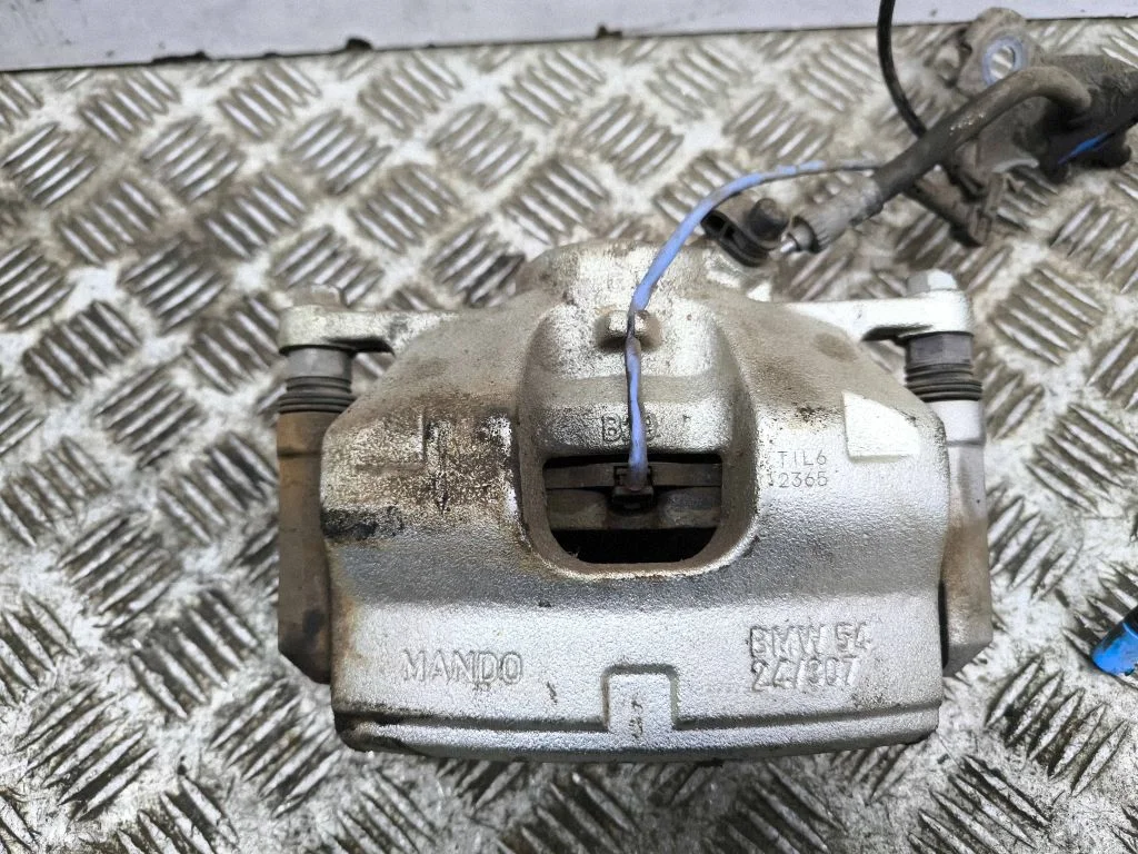 Front brake caliper – left