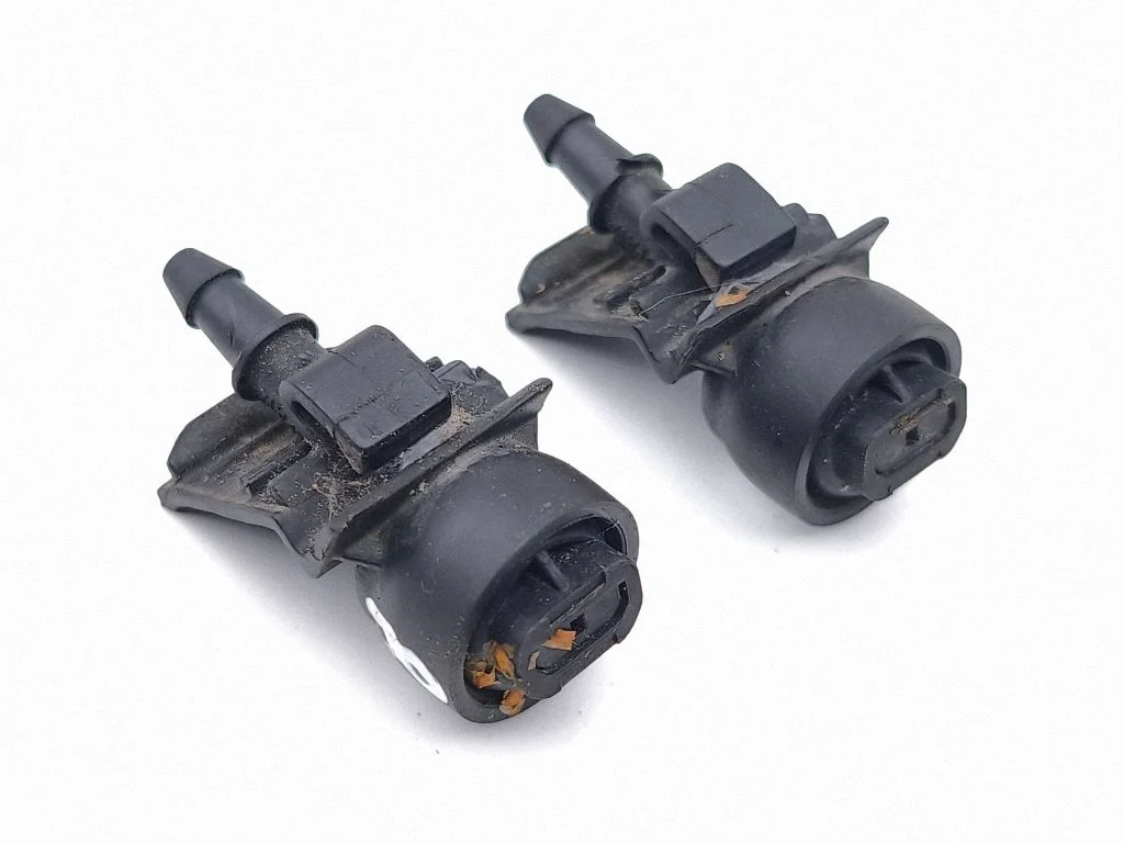 Windshield washer spray nozzle