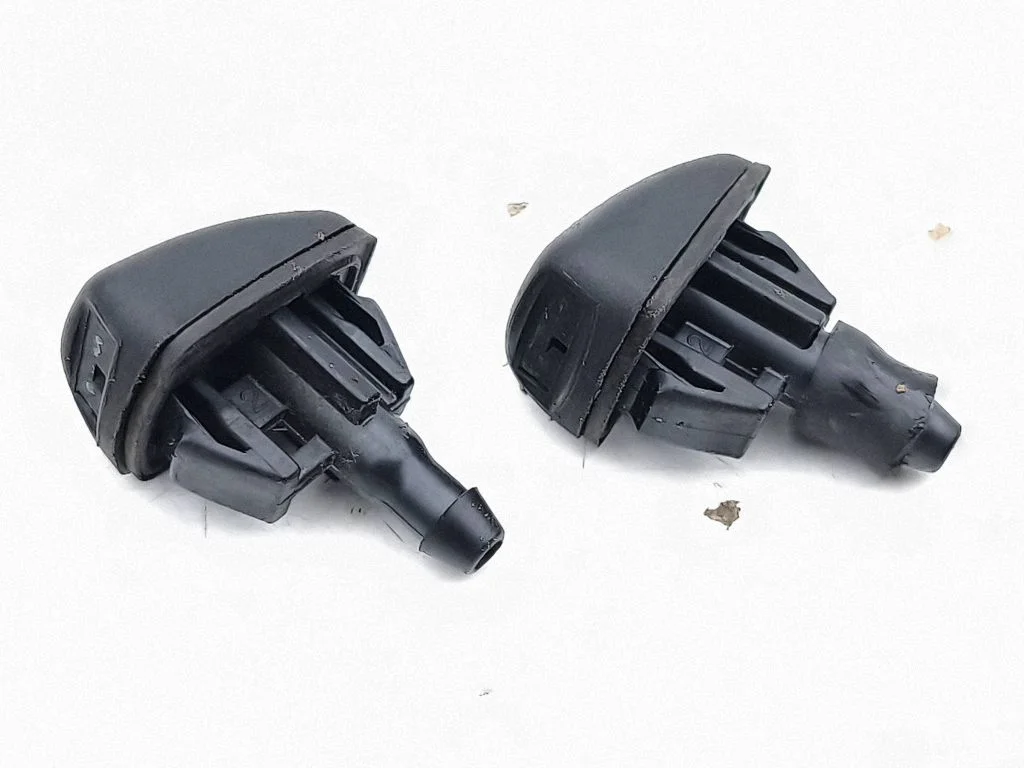 Windshield washer spray nozzle – Toyota Yaris XP210 (2020-)