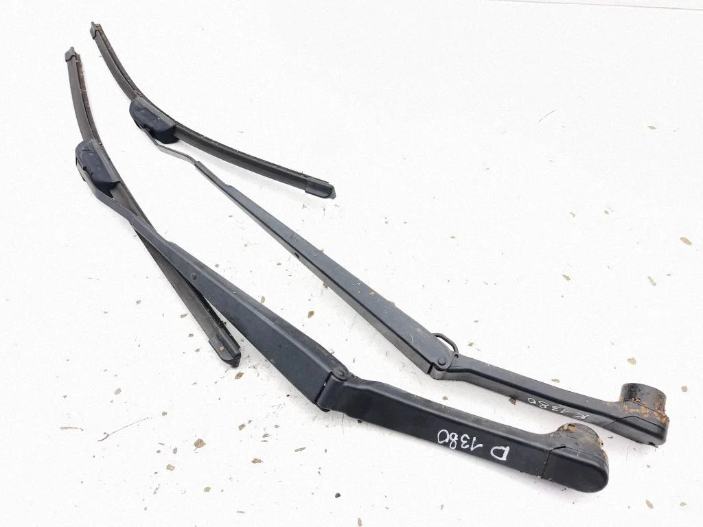 Windshield/front glass wiper blade 1R8182NWB