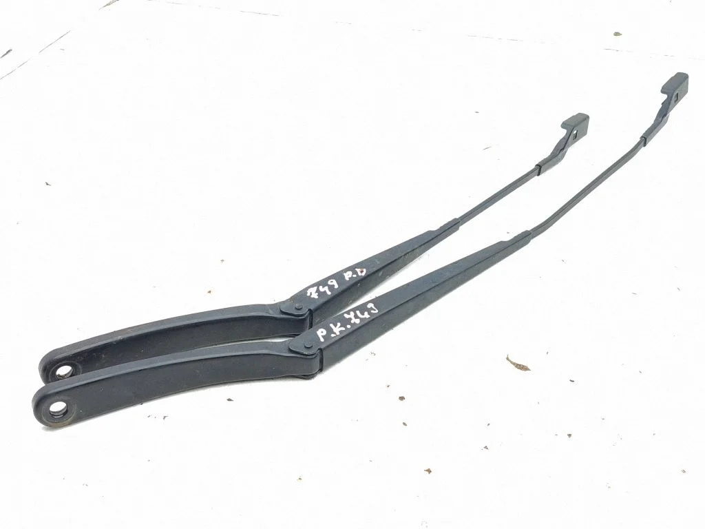 Front wiper blade arm JX7B17527BB