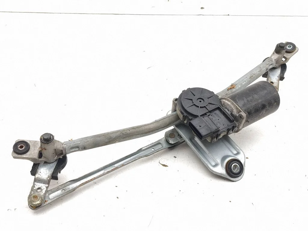 Mechanizm wycieraczek z silniczkiem
